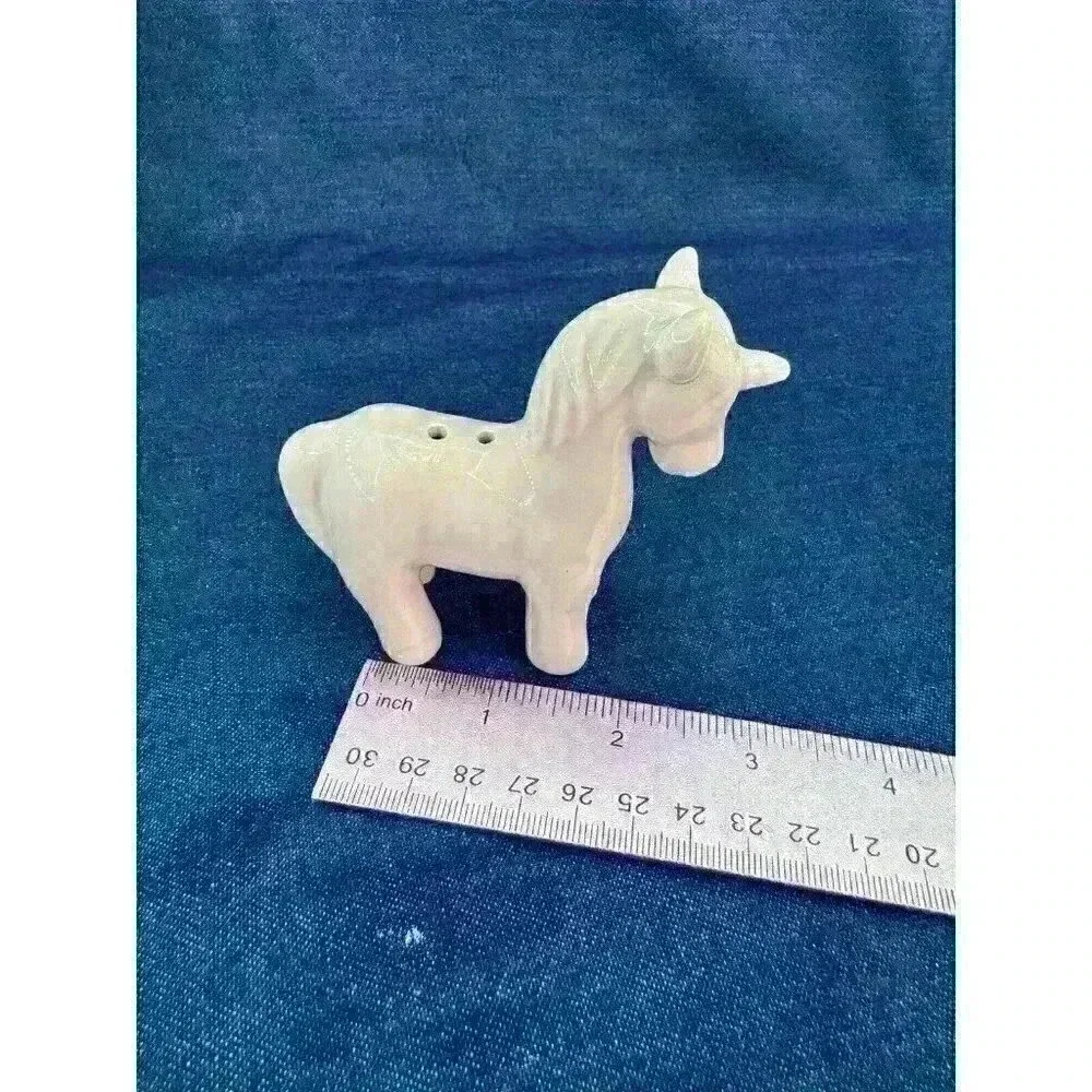 NIB Whimsical Cupboard Unicorn Salt Pepper Shakers Rose Pink Kitchen‎